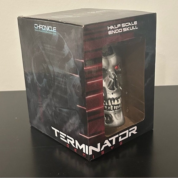 Other - Lootcrate Exclusive Terminator Genisys Half Scale Endo Skull NIB